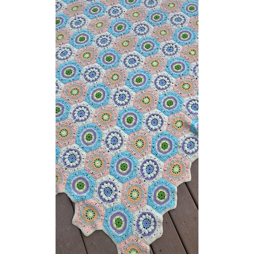 Vtg Flower Granny Hexagon Afghan Crochet Blanket Scalloped Handmade Quilt